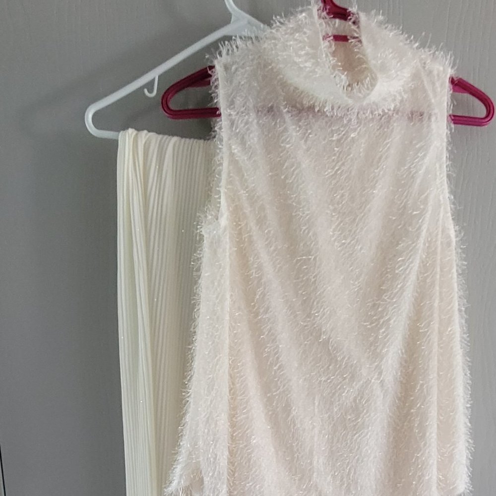 Off White Sleeveless Top and Pants